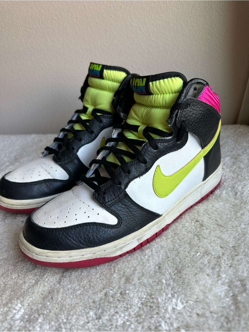 Nike Dunk High London Sneakers White / Volt / Black / Fireberry Size 10